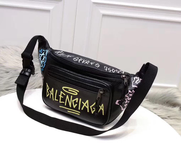 BALENCIAG巴黎世家 塗鴉胸包  BL1709
